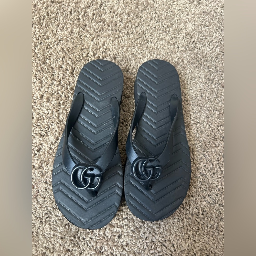 Black gucci Flip Flops